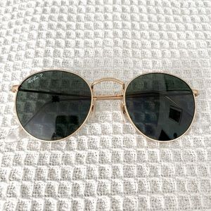 Round metal Ray Ban sunglasses in gold